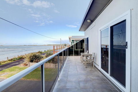 Sandy Cove - Australia Accommodation 3
