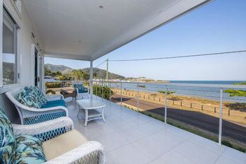 Sandy Decks with Australia Accommodation