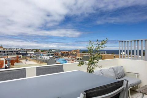 Sandy@Village - Newly Renovated + Bay Views - Australia Accommodation 1