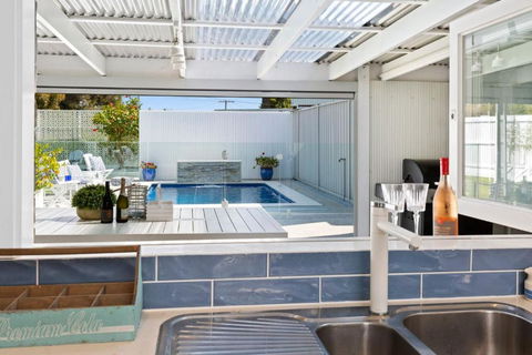 SANTORINI BEACH HOUSE SAFETY BEACH - Australia Accommodation 3