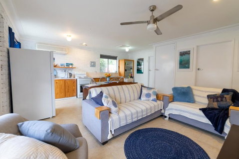 Shabby Chic Shack - 2 Bedroom Beach Cottage - Australia Accommodation 2