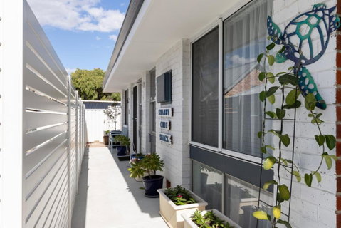 Shabby Chic Shack - 2 Bedroom Beach Cottage - Australia Accommodation 0