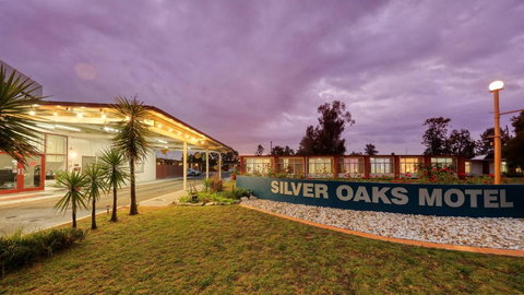 Silver Oaks Motel - Australia Accommodation 0