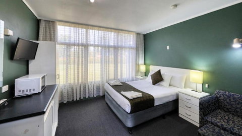 Silver Oaks Motel - Australia Accommodation 3