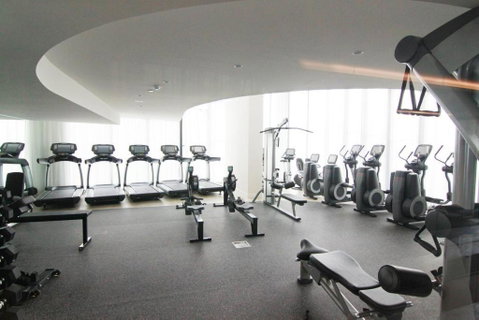 Sky High 3-Bedroom Central Apartment With City Views And Parking - Australia Accommodation 2