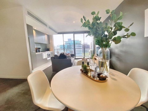 Spacious City Fringe RetreatPool & Free Parking - Australia Accommodation 3