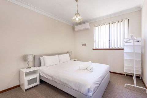 Spacious Family Retreat - EXECUTIVE ESCAPES - Australia Accommodation 2