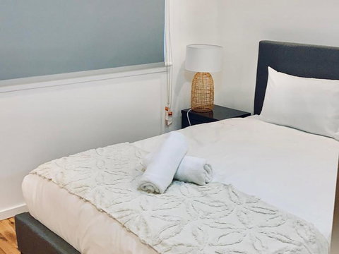 St Marys Affordable 5 Br Cozy House - Australia Accommodation 1