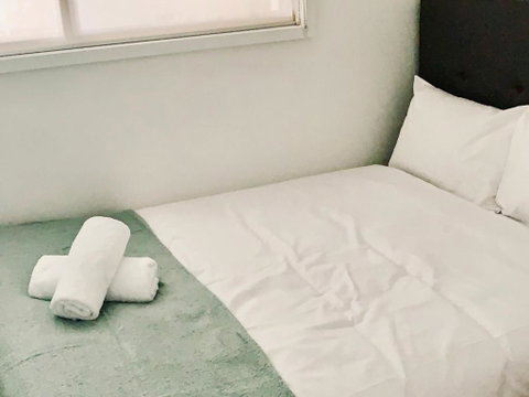St Marys Affordable 5 Br Cozy House - Australia Accommodation 3