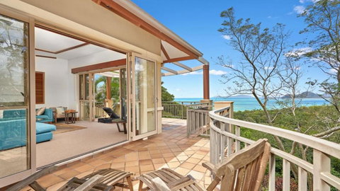 Sweeping Views - Australia Accommodation 1