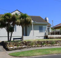 BEACHPOINT COTTAGE - Australia Accommodation