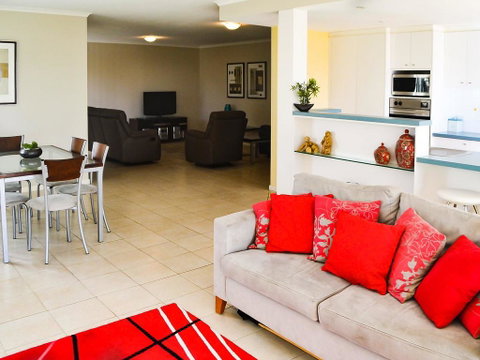 Beachside 4 With Airconditioning And Spa Bath - Australia Accommodation 2