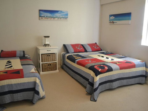 Beachside 4 With Airconditioning And Spa Bath - Australia Accommodation 3