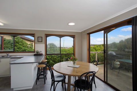 Beacon Point House - Australia Accommodation 0