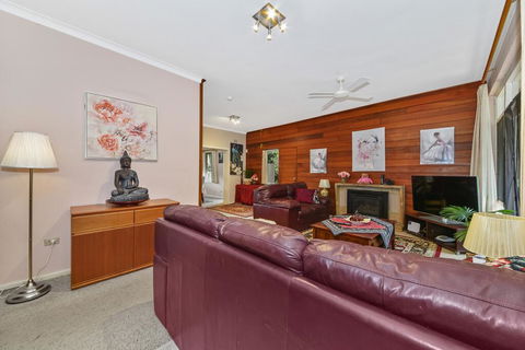 BEAUTIFUL HOLIDAY HOME CLOSE TO KU-RING-GAI CHASE NNT328 - Australia Accommodation 2