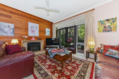 BEAUTIFUL HOLIDAY HOME CLOSE TO KU-RING-GAI CHASE NNT328 - Australia Accommodation 1