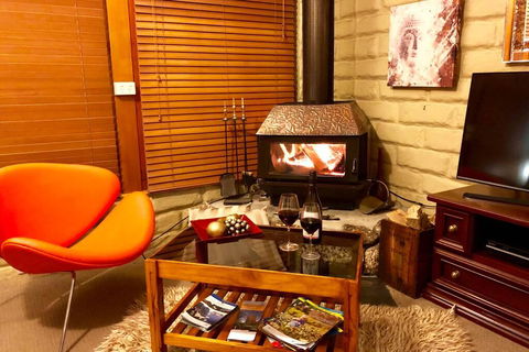 BEAUTIFUL RETREAT - 20 Mins To CBD And Only 10 Mins To MONA! - Australia Accommodation 3