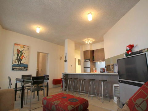 Beehive 18 - Australia Accommodation 3