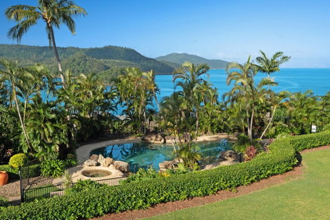 Bella Azure Two Bedroom Two Bathroom Spacious Ocean-view Apartment With Golf Buggy - Australia Accommodation 1
