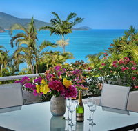 Bella Azure Two Bedroom Two Bathroom Spacious Ocean-view Apartment With Golf Buggy - Australia Accommodation