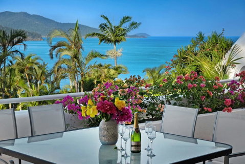 Bella Azure Two Bedroom Two Bathroom Spacious Ocean-view Apartment With Golf Buggy - Australia Accommodation 0