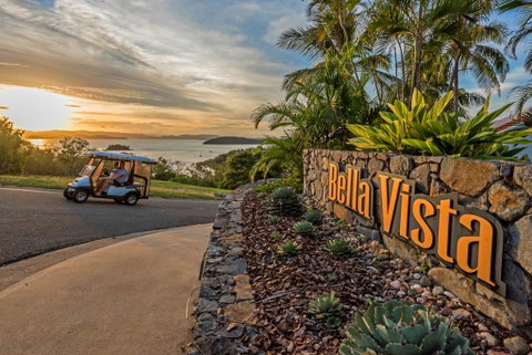 Bella Azure Two Bedroom Two Bathroom Spacious Ocean-view Apartment With Golf Buggy - Australia Accommodation 3