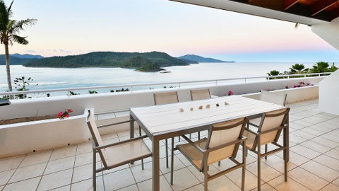 Bella Vista E9 - Ocean View Spacious 2 Bedroom With Golf Buggy - Australia Accommodation 2