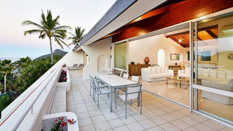 Bella Vista E9 - Ocean View Spacious 2 Bedroom With Golf Buggy - Australia Accommodation 1