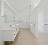 Bella Vista West 3 Luxury Ocean View High Ceilings Golf Buggy Sleeps 8 - Australia Accommodation