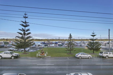 Bellevue On The Lakes - Australia Accommodation 1