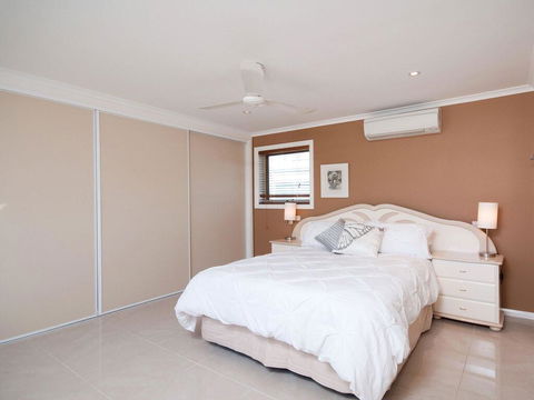 Bellima Beach House', 9 Jackson Close - Huge Duplex With Air Con And Fabulous Views - Australia Accommodation 1