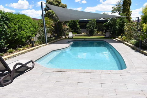 Best Western Plus All Settlers Motor Inn - Australia Accommodation 3