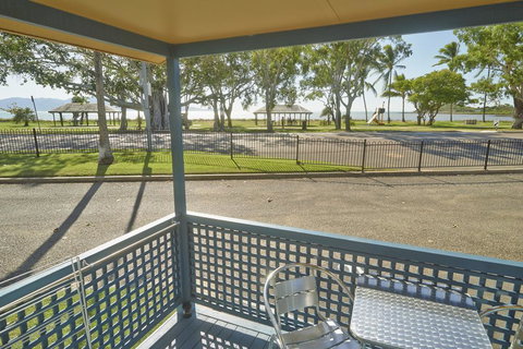 BIG4 Rowes Bay Beachfront Holiday Park - Australia Accommodation 2