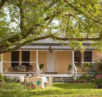 Bird House - Australia Accommodation