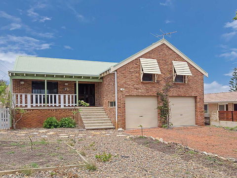 Birubi Beach House' 14 Campbell Avenue - Fantastic House And Close To The Surf Beach - Australia Accommodation 0
