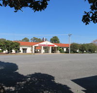 Bishops Lodge Narrandera - Australia Accommodation