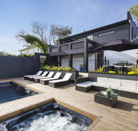 Blairgowrie Oasis Luxury retreat with spapool fireplace golf putting green - Australia Accommodation
