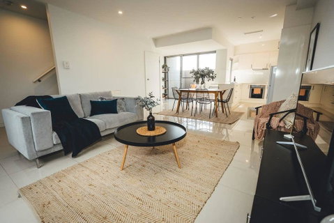 Blue Gum On First Ave - CBD Fringe, WiFi, Netflix - Australia Accommodation 1