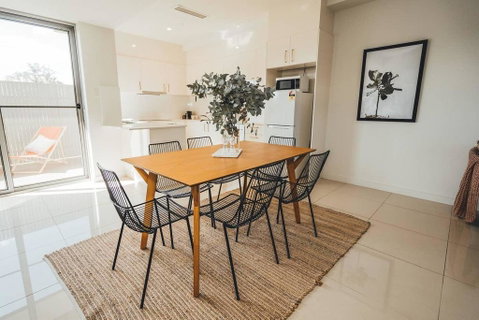 Blue Gum On First Ave - CBD Fringe, WiFi, Netflix - Australia Accommodation 2