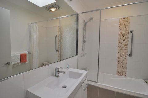 Bluedock Apartments - Australia Accommodation 1