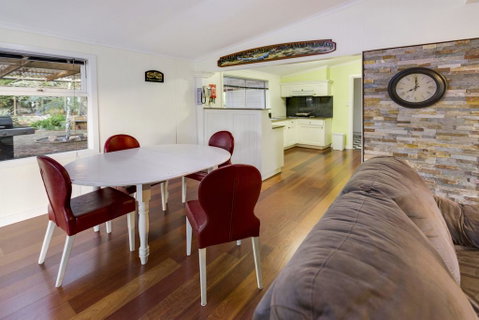 Bluff View River House - Stunning Riverfront - Australia Accommodation 2