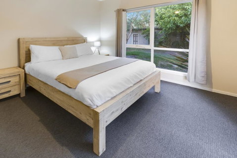 Bluff View River House - Stunning Riverfront - Australia Accommodation 1