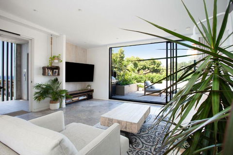 The Treehouse Penthouse - Australia Accommodation 2