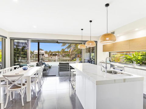WATERFRONT HOME BORDERING MOOLOOLABA - Australia Accommodation 2