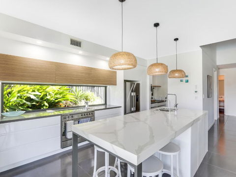 WATERFRONT HOME BORDERING MOOLOOLABA - Australia Accommodation 3
