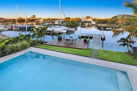 WATERFRONT HOME BORDERING MOOLOOLABA - Australia Accommodation 1