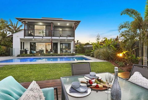 WATERFRONT HOME BORDERING MOOLOOLABA - Australia Accommodation 0