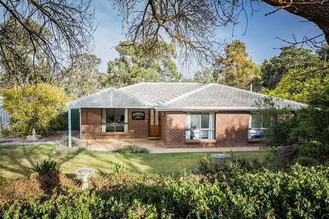 Watervale Hotel Guesthouse - Australia Accommodation 1