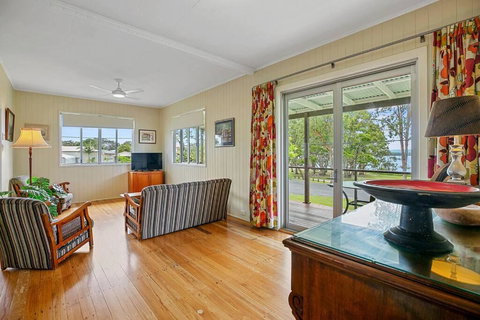 Welcome To Waterfront Views - Australia Accommodation 3