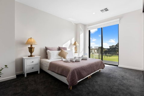 Woodforde 3BR House With An Amazing View - Australia Accommodation 1
